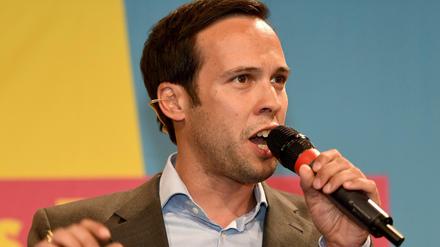 Der Spitzenkandidat der Liberalen für die bayerische Landtagswahl, Martin Hagen, spricht auf der Wahlparty der FDP.