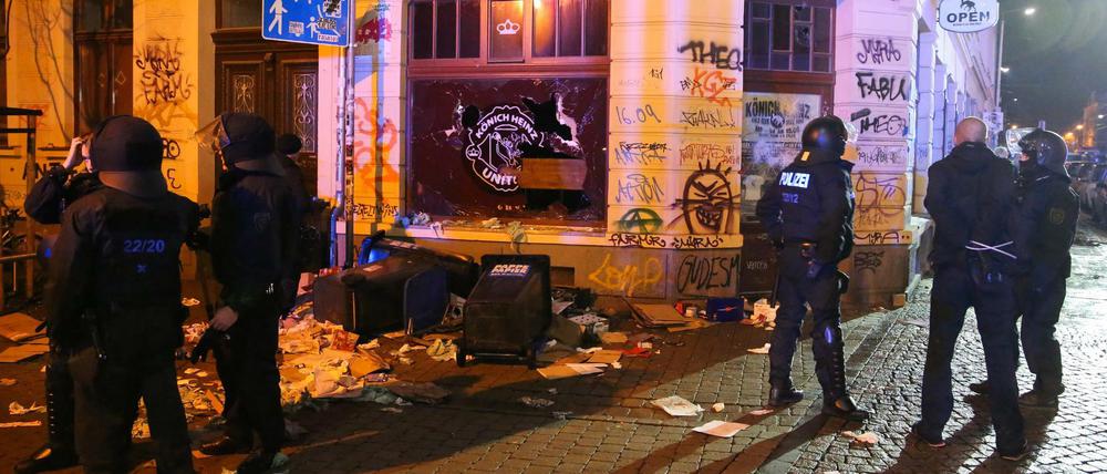Zerstörung in Leipzig-Connewitz nach dem Neonazi-Angriff