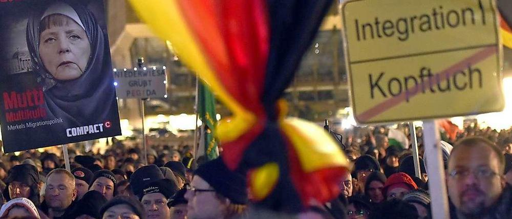 In Leipzig hatten sich bei der Legida-Demonstration etwa 10.000 Menschen versammelt.