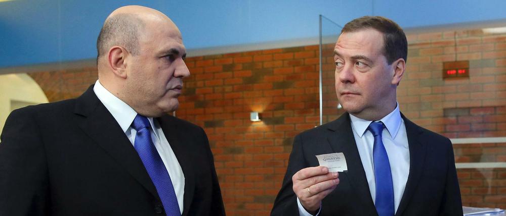Der ehemalige Ministerpräsident von Russland Dmitri Medwedew und sein Nachfolger in spe Michail Mischustin.