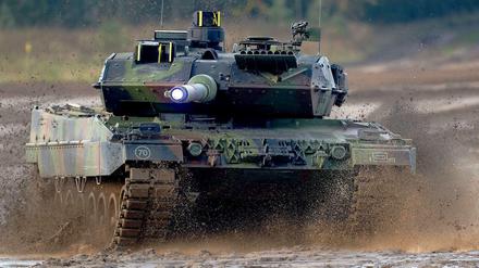 Ein Kampfpanzer des Typs Leopard 2.