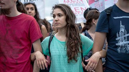 Junge Griechen die für den Ausstieg Griechenlands aus der Eurozone demonstrieren.