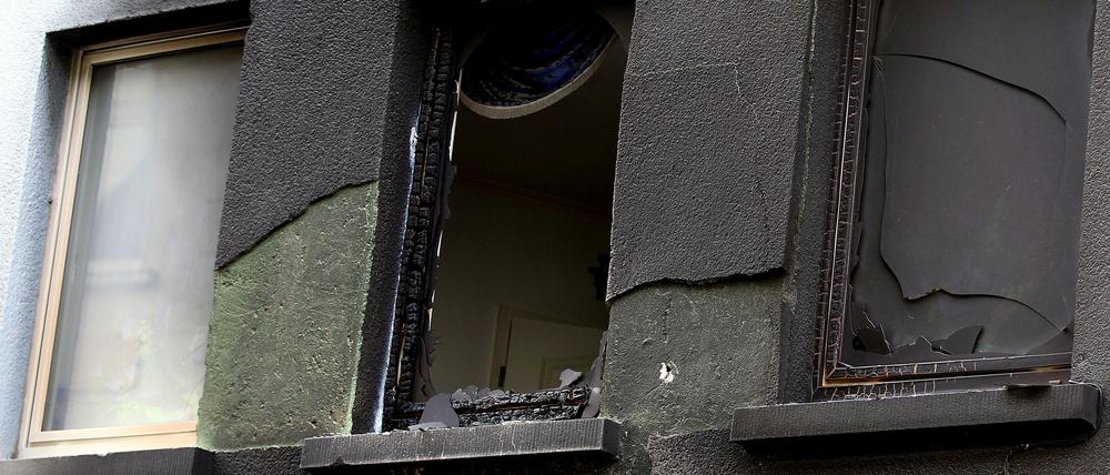 Rechte Gewalt gab an vielen Orten. In Leverkusen kam es 2011 zu einen Brandanschlag auf ein Haus, in dem Sinti und Roma lebten.