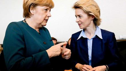 Angela Merkel und Ursula von der Leyen vor der Fraktionssitzung.