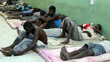 Gestrandet: Afrikanische Migranten in einem Lager des libyschen Innenministeriums in der Hafenstadt Zawiya