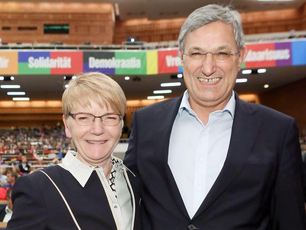Gabi Zimmer, hier mit Parteichef Bernd Riexinger, wurde auf ersten Listenplatz gewählt und ist damit Spitzenkandidatin. 