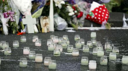 Kerzen erinnern an die Opfer des Christchurch-Attentats