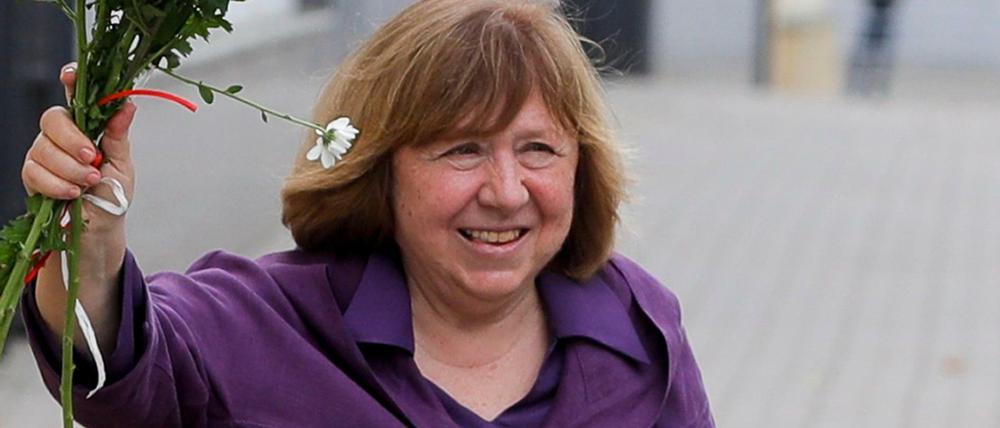 72jährige Literaturnobelpreisträgerin Alexijewitsch verlässt Belarus