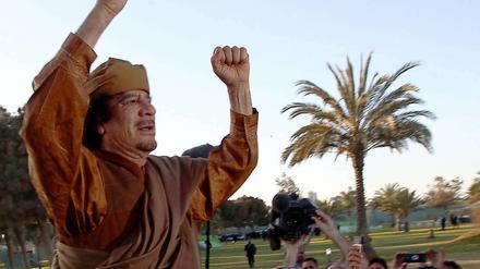 Will nicht aufgeben: Libyens Diktator Gaddafi will trotz anhaltenden Beschusses durch die Nato an seiner Macht festhalten. Die Alliierten wiederum wollen nicht abziehen, bevor Gaddafi zurückgetreten ist.
