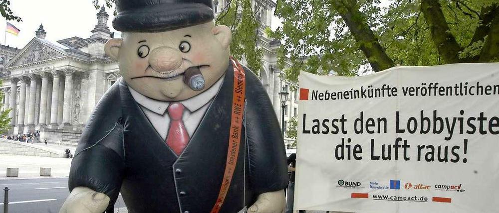 Protestaktion gegen Lobbyisten vor dem Reichstag.