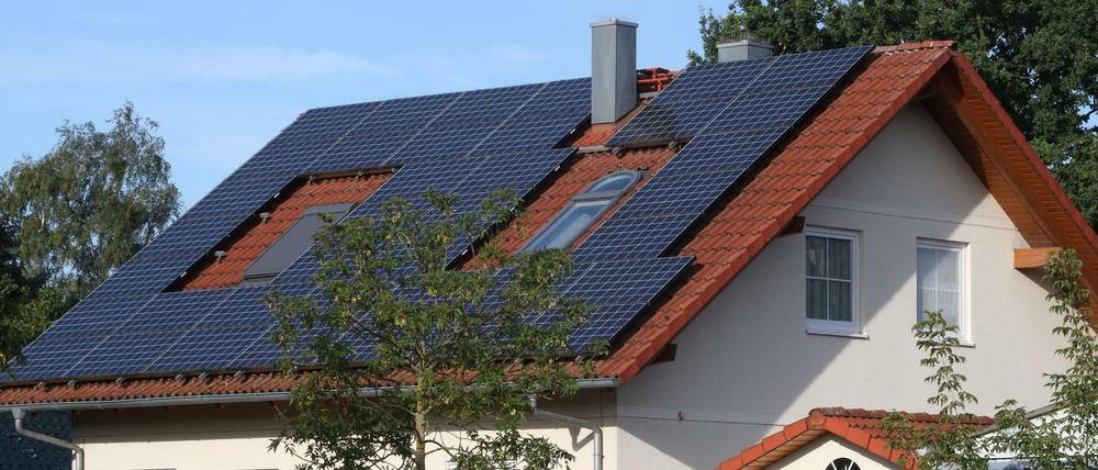 Um die Energiewende zu schaffen, müssten die Dächer in Deutschland voller Photovoltaikanlagen sein.