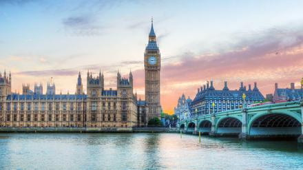 Ein Panorama der britischen Hauptstadt London mit dem Big Ben.
