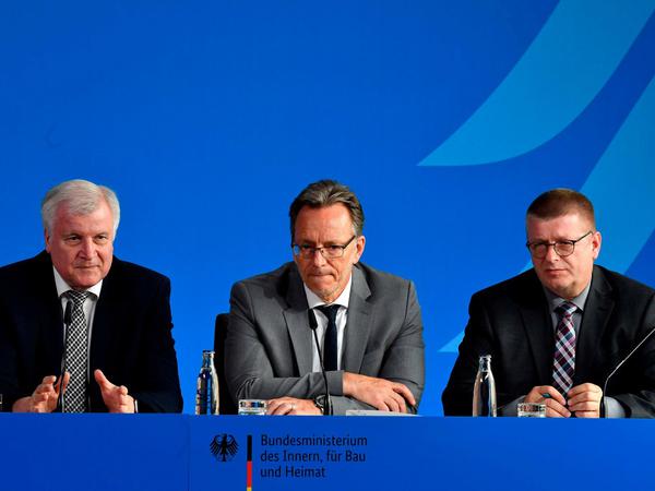 Bundesinnenminister Horst Seehofer, BKA-Chef Holger Münch und Verfassungsschutzpräsident Thomas Haldenwang in Wiesbaden