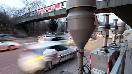 Kontrollstation. Am Stuttgarter Neckartor wird der Feinstaubgehalt der Luft gemessen. 