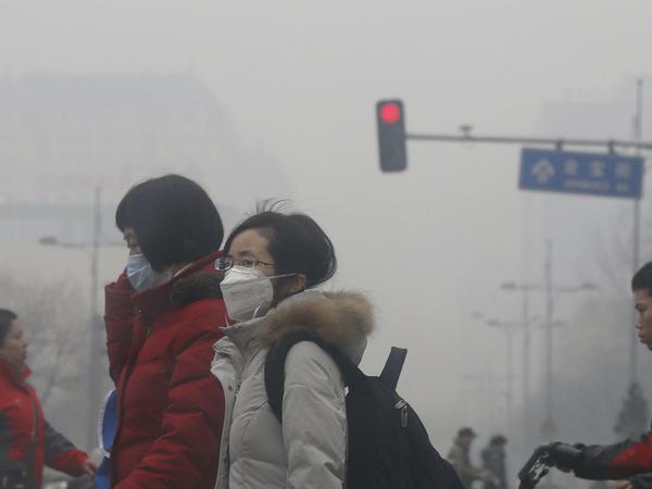Smog über Peking. Die rasante Industrialisierung Chinas führt auch zu massiven Umweltproblemen. 