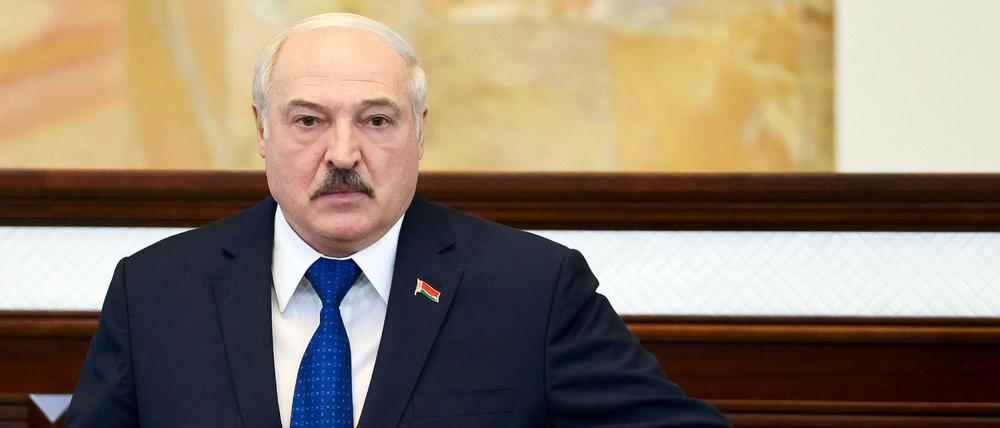 Alexander Lukaschenko, Präsident von Belarus, spricht vor dem Parlament in Minsk. 