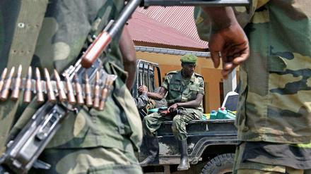 Bosco Ntaganda hat die ostkongolesische Miliz M23 gegründet. Sie rekrutierte sich aus meuternden Soldaten der kongolesischen Armee. Im Verlauf des Konflikts der Miliz mit der Regierung in Kinschasa wurde Ntaganda jedoch offenbar entmachtet. Er stellte sich am Montag in der amerikanischen Botschaft im Nachbarland Ruanda. 