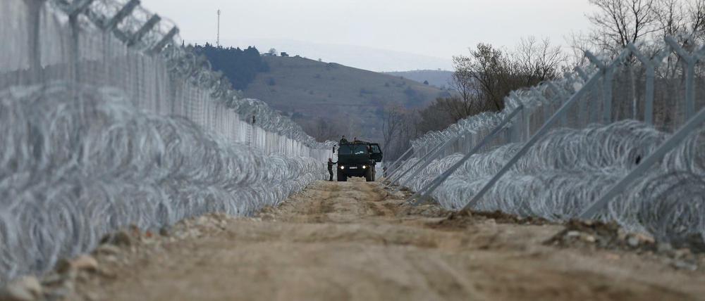 Grenzkontrollen am Zaun zwischen Mazedonien und Griechenland am 26. Februar 2016.