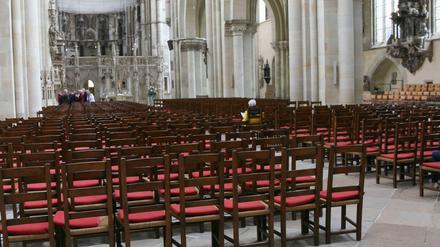Leere Kirchenstühle - hier im Magdeburger Dom.