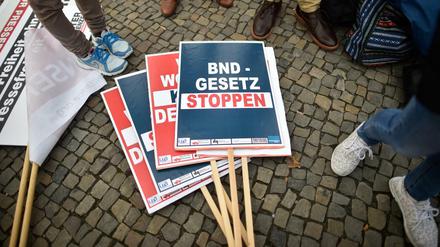 Der Bundestag hat ein neues BND-Gesetz verabschiedet. Zuvor hatte es Proteste gegeben.