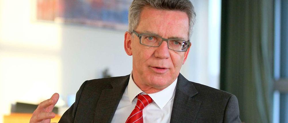 Bundesinnenminister Thomas de Maizière (CDU) stößt bei der SPD mit seinen Vorschlägen zur Neuregelung des Doppelpass auf Kritik.