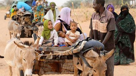 Seit Wochen flüchten Menschen aus dem Norden Malis vor den Islamisten in den Süden des Landes oder in die Nachbarländer Mauretanien, Niger oder den Tschad. Die Lage ist angesichts einer ohnehin erwarteten Hungersnot in vielen Lagern verzweifelt. 