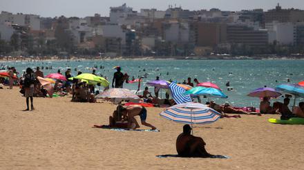 Traumziel für viele, nun womöglich einfacher erreichbar dank neuer EU-Regeln: Strand auf Mallorca.