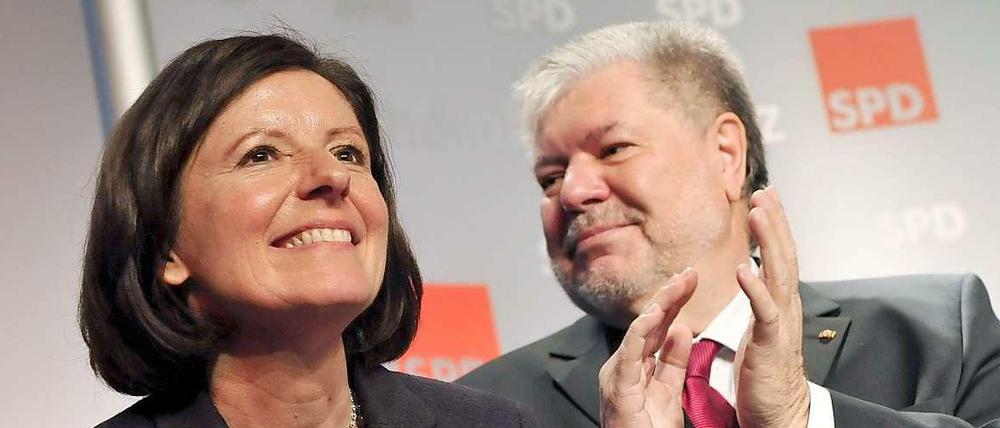„Sie ist die Beste, menschlich und fachlich.“ Das sagt der scheidende Ministerpräsident Kurt Beck, 18 Jahre im Amt, über seine „Wunschnachfolgerin“ Malu Dreyer, die im Februar 2012 im Mainzer Landtag vereidigt wurde.