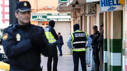 Der Festgenommene wohnte im Stadtteil Son Gotleu, im Osten der Hauptstadt Palma de Mallorca. 