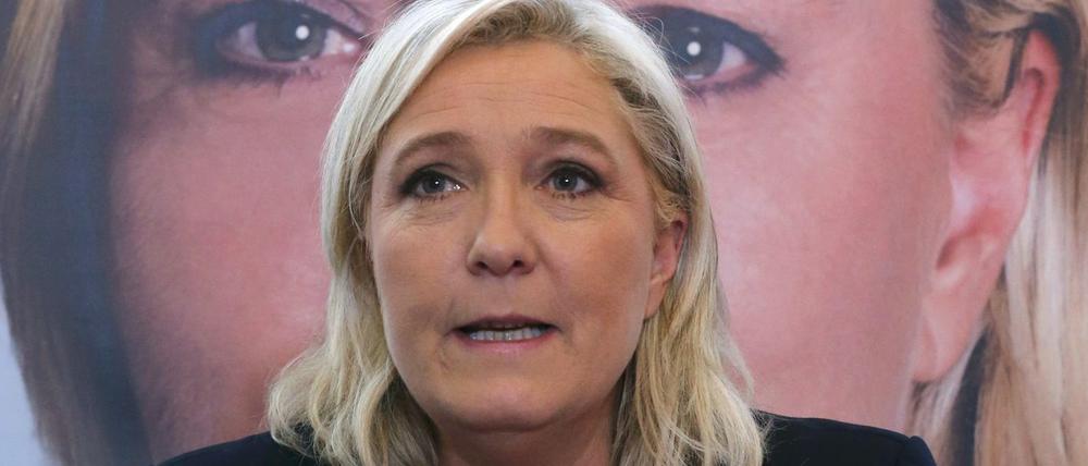 Front-National-Chefin Marine Le Pen am Montag bei einer Pressekonferenz in Lille. 