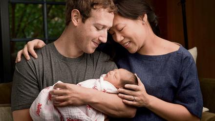 Keine heilige Familie: Facebook-Erfinder Mark Zuckerberg mit Frau und Kind.