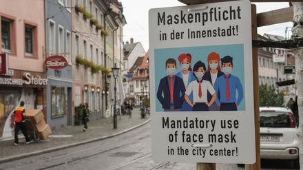 Hinweis auf die Maskenpflicht in Freiburg
