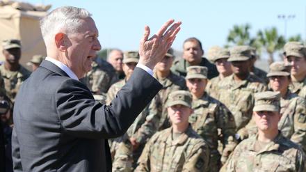 US-Verteidigungsminister James Mattis bei Soldaten in Texas