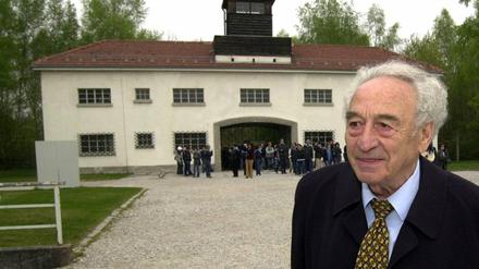 Holocaust-Überlebender Max Mannheimer im Jahr 2002 auf dem Gelände des ehemaligen Konzentrationslagers Dachau.