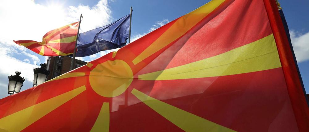 Alte Fahne, neuer Name: Mazedonien heißt ab sofort Nordmazedonien. 