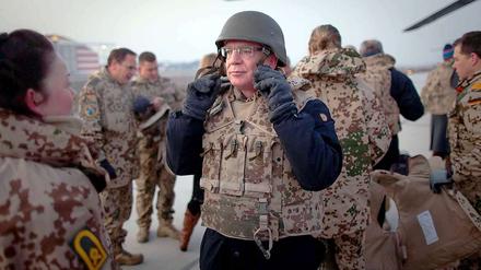 Der Verteidigungsminister ist kurz vor Weihnachten zu seiner vierten Afghanistan-Reise aufgebrochen.