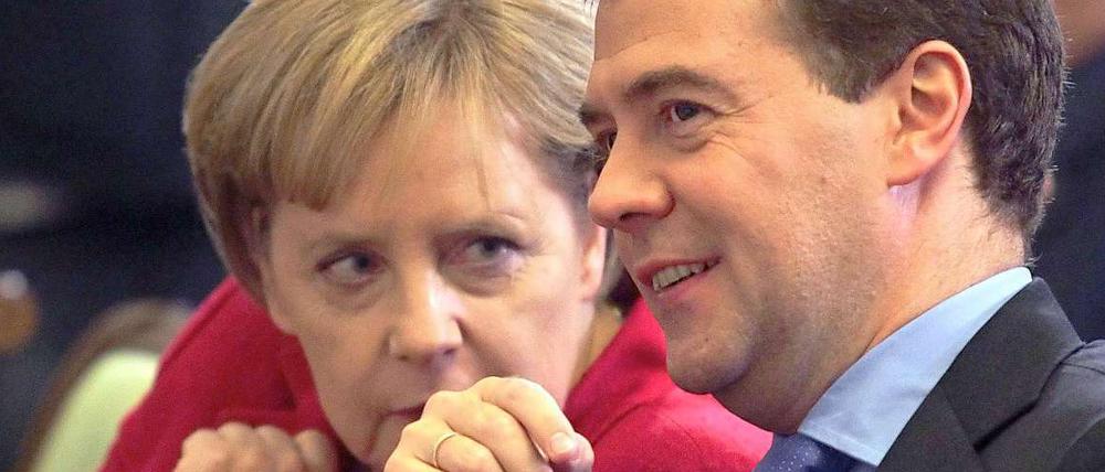 Viel zu erzählen. Angela Merkel und Dimitri Medwedew.