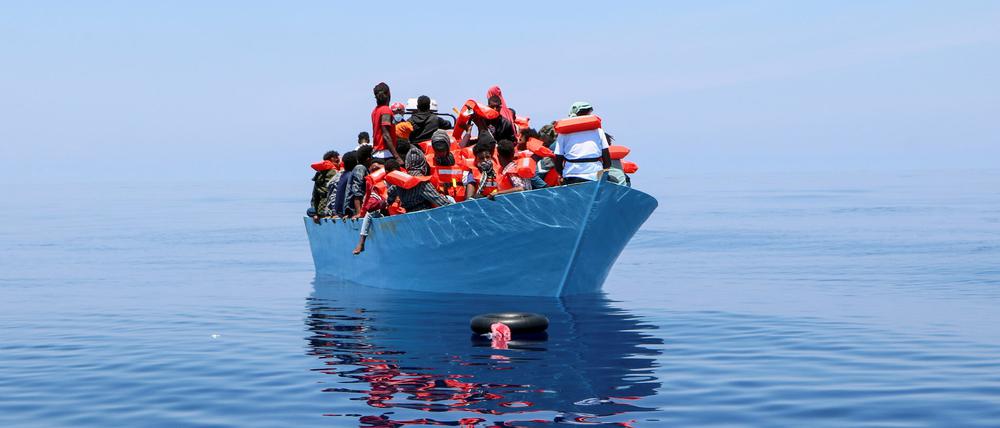 Geflüchtete auf dem Mittelmeer (Archivbild vom Juni 2021) 