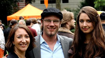 Patrick Schiffer zwischen seinen Parteikolleginnen Melanie Kalkowski (links) und Katharina Nocun.