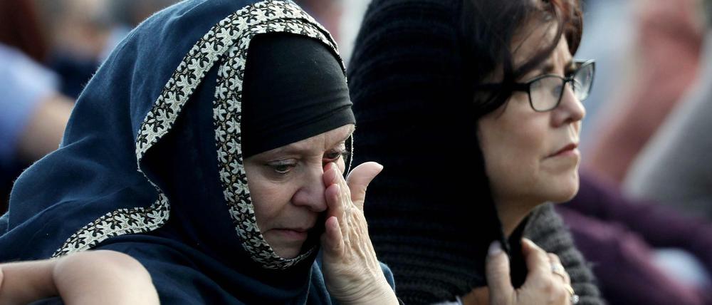 Eine Muslima trauert bei einer Kundgebung für die Opfer von Christchurch