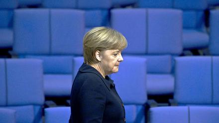 Wo ist der Plan? Bundeskanzlerin Angela Merkel wollte vor dem Gipfel nicht nur die Karten noch nicht auf den Tisch legen – tatsächlich ist sie sich über konkrete Schritte bisher nicht mal mit Frankreichs Präsident Nicolas Sarkozy einig. 