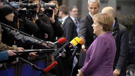 Die Bundeskanzlerin stellt sich auf dem Frühjahrs-Gipfel der EU-Staaten den Fragen der Presse.