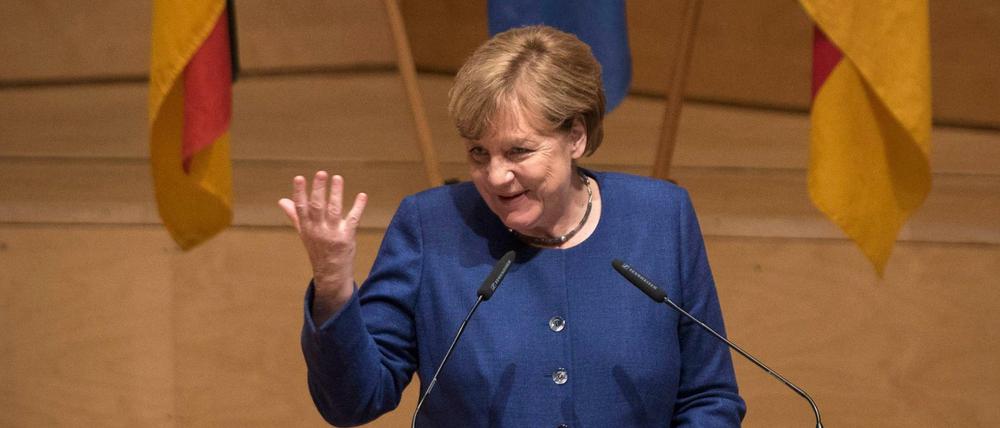 Bundeskanzlerin Angela Merkel hat gelassen auf die Vorwürfe ihres Außenministers, des SPD-Politikers Sigmar Gabriel, reagiert.