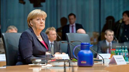 Bundeskanzlerin Angela Merkel schwört ihre Partei darauf ein, die steuerliche Gleichstellung der Homo-Ehe abzulehnen. 