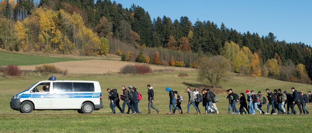 Unionsfraktionschef Volker Kauder (CDU) schlägt die Schaffung einer europäischen Grenzpolizei vor. 