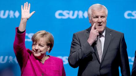Wie geht ers weiter? Angela Merkel (CDU) und der bayerische Ministerpräsident Horst Seehofer (CSU).