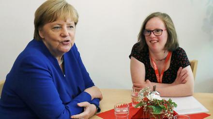 Angela Merkel und Natalie Dedreux. 