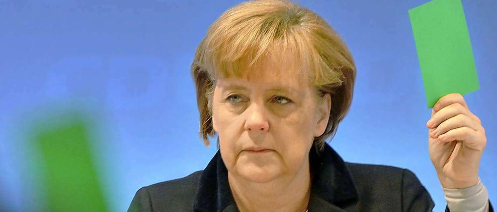 Angela Merkel fordert Konsequenzen aus den Erkenntnissen rund um das rechte Terror-Trio.