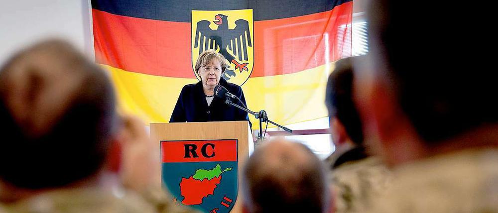 In Regierungskreisen hieß es, Merkel habe mit ihrer ersten Aussage nicht den Termin infrage stellen, sondern lediglich auf die anhaltenden Schwierigkeiten im Land hinweisen wollen.
