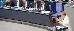 Bundeskanzlerin Angela Merkel (CDU) hält Regierungserklärung im Bundestag.